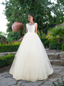 пышное свадебное платье с рукавом