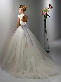 Свадебное платье с посом-бантом