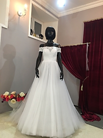 Свадебное платье с открытыми плечами, вырез лодочкой